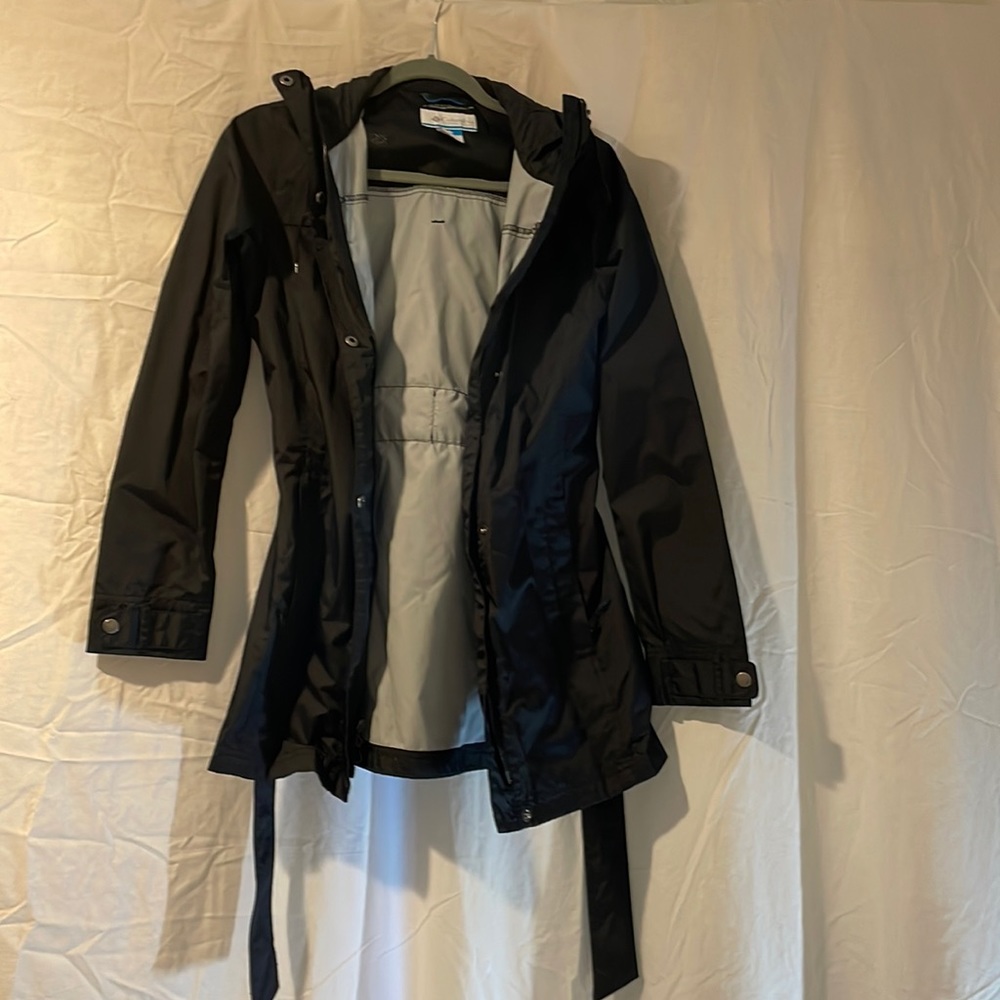 Columbia rain coat with tie